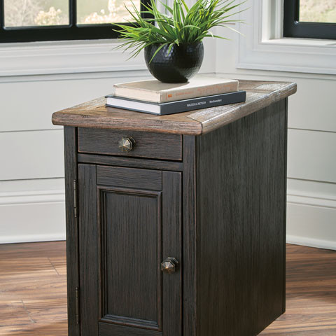 T736 Tyler Creek Chair Side End Table