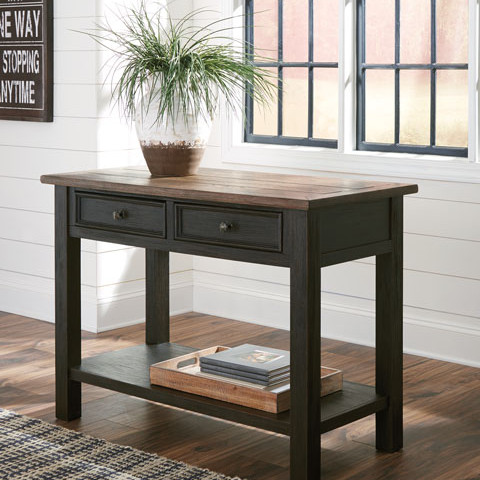 T736 Tyler Creek Sofa Table