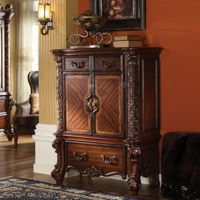 22006 Vendome Chest