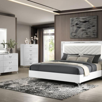 215791KE-S4 Cassia 4-piece Eastern King LED Bedroom Set White High Gloss