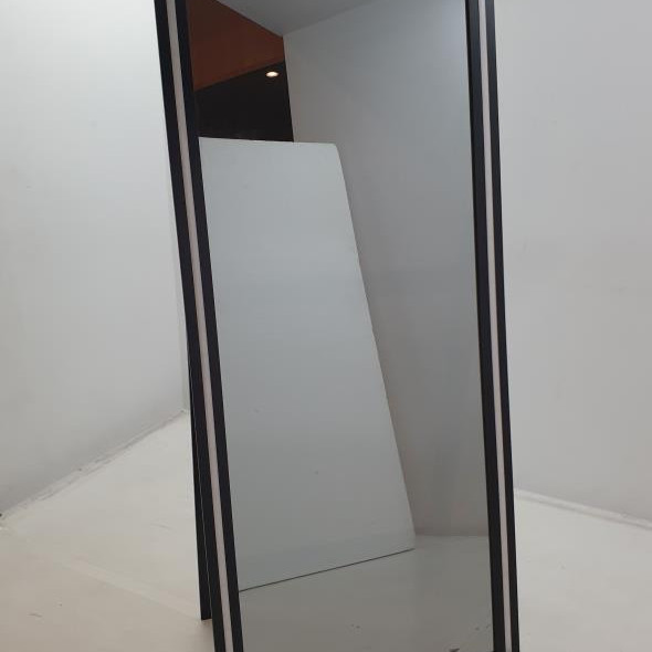 960962 Windrose Full Length Floor Standing Tempered Mirror With LED Lighting Black