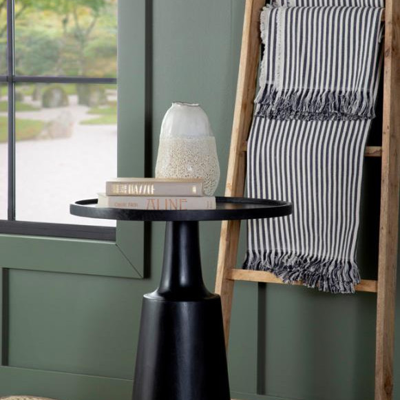 915109 Round Accent Table