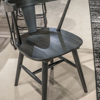 D501-02 Gretlynn Dining Room Side Chair