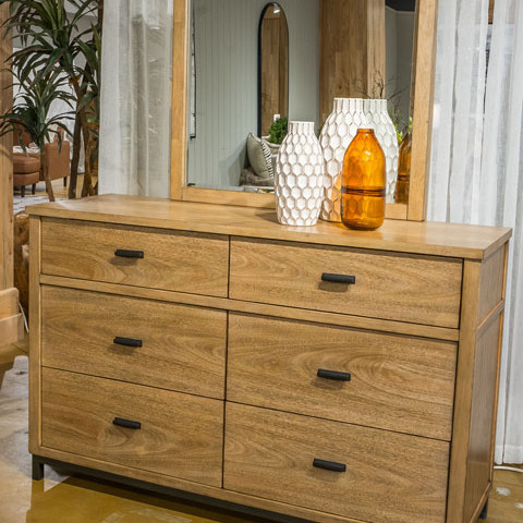 B622-31-36 Tomtyn Dresser + Mirror