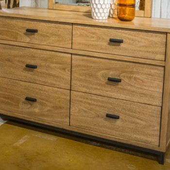 B622-31 Tomtyn Dresser