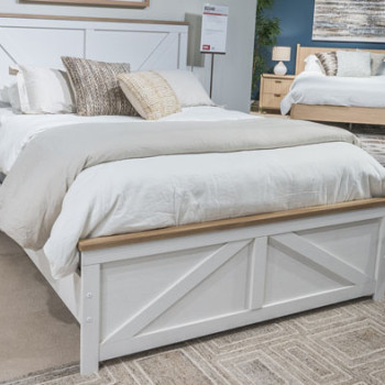 B3340B15 Linnocreek King Crossbuck Panel Bed