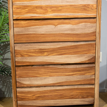 B790-46 Dressonni Chest of Drawers
