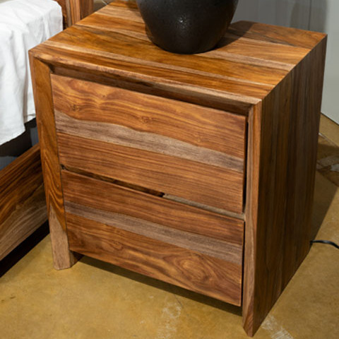 B790-92 Dressonni Nightstand
