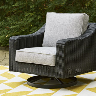 P792-821 Beachcroft Outdoor Swivel Lounge with Cushion