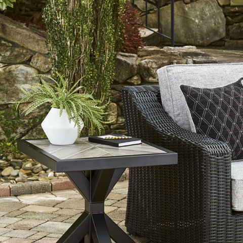 P792-702 Beachcroft Outdoor End Table
