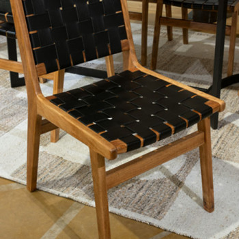 D872-01 Fortmaine Dining Chair