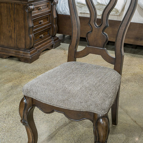 D947-01 Maylee Dining Chair