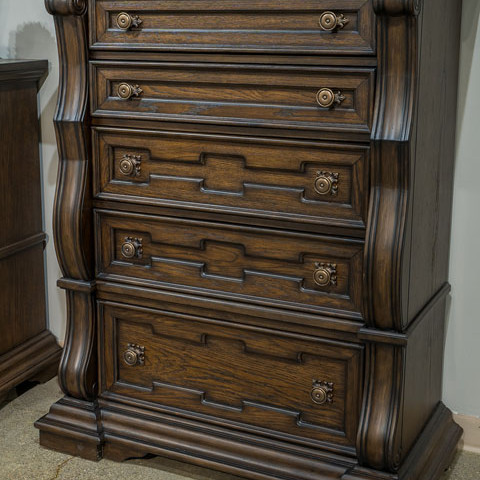 B947-46 Maylee Chest of Drawers