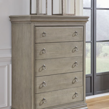 B924-46 Lexorne Chest of Drawers