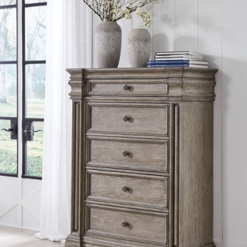 B916-46 Blairhurst Chest of Drawers