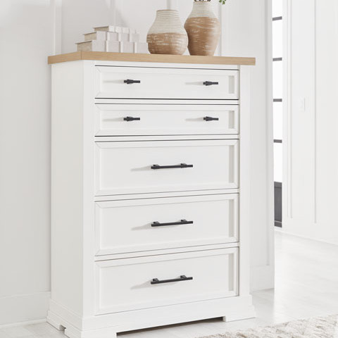 B844-46 Ashbryn Chest of Drawers