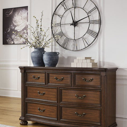 B764-31 Lavinton Dresser