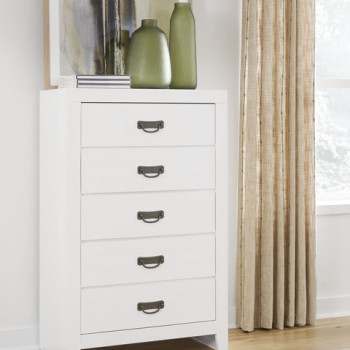 B427-46 Binterglen Chest of Drawers