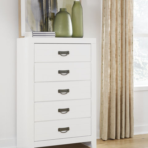 B427-46 Binterglen Chest of Drawers