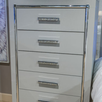 B2114-46 Zyniden Chest of Drawers