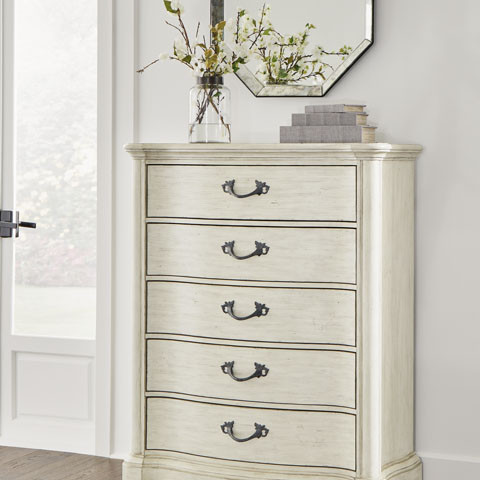 B980-46 Arlendyne Chest of Drawers