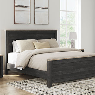 B3670-58-56-99 Nanforth King Panel Bed