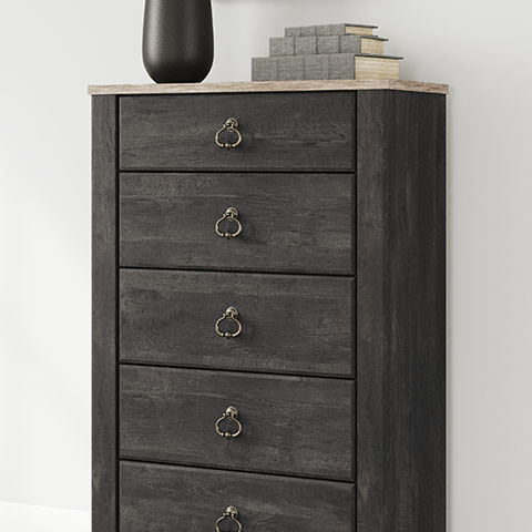 B3670-46 Nanforth Chest of Drawers