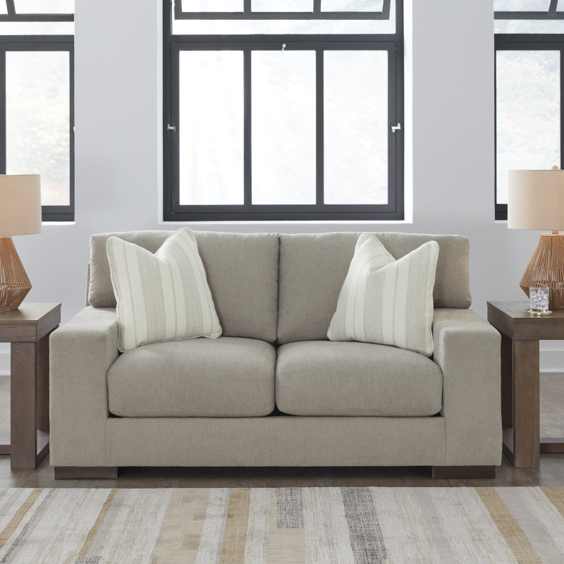 5200435 Maggie Loveseat