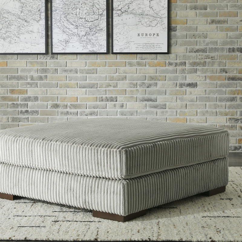 2110508 Lindyn Oversized Accent Ottoman