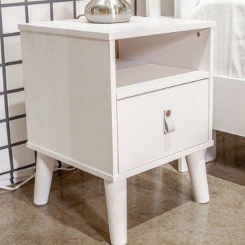 EB1024-291 Aprilyn Nightstand