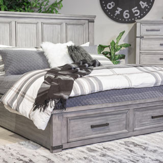 B772 Russelyn Cal King Panel Bed