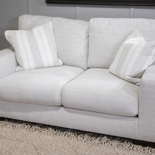 52003 Maggie Loveseat