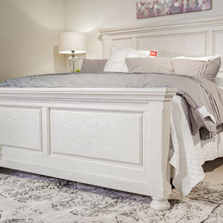 B742 Robbinsdale Cal King Panel Bed